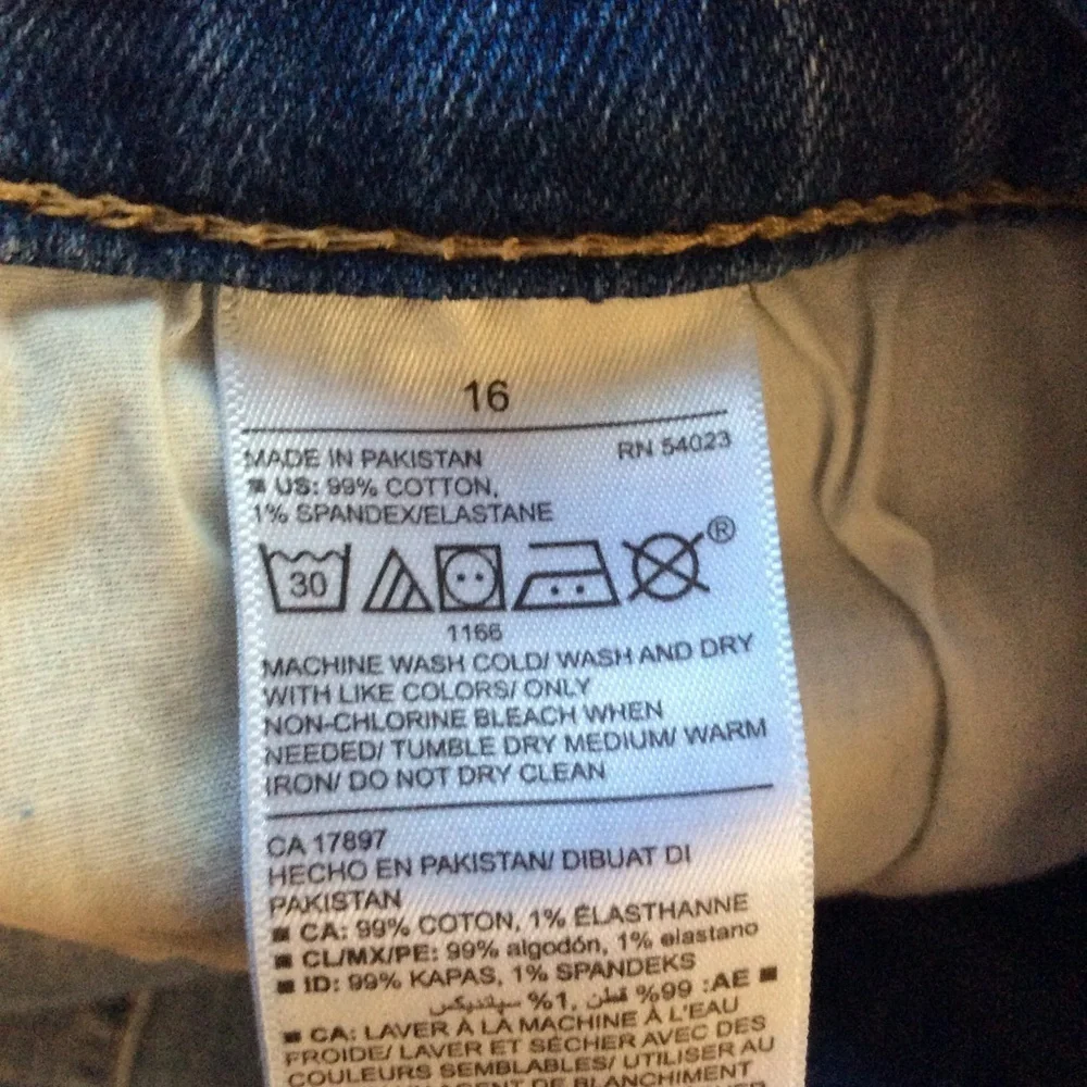 Old Navy boot cut frayed bottom jeans. Stretch cotton size 16 Distressed